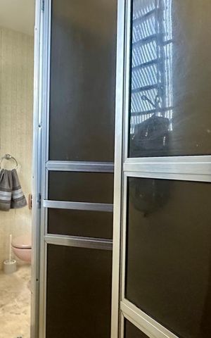 Casa à venda com 321m², 4 quartos e 4 vagas Casa à venda com 321m², 4 quartos e 4 vagasBanheiro