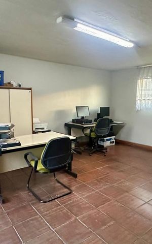 Casa à venda com 321m², 4 quartos e 4 vagas Casa à venda com 321m², 4 quartos e 4 vagasEscritório
