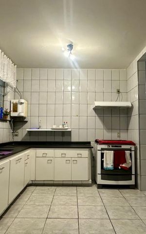 Casa à venda com 321m², 4 quartos e 4 vagas Casa à venda com 321m², 4 quartos e 4 vagasCozinha
