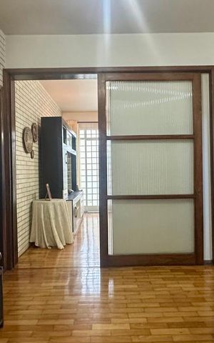 Casa à venda com 321m², 4 quartos e 4 vagas Casa à venda com 321m², 4 quartos e 4 vagasSala