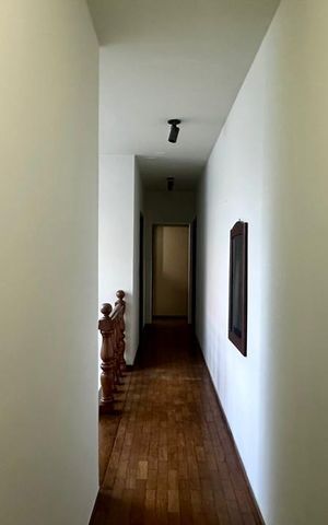 Casa à venda com 321m², 4 quartos e 4 vagas Casa à venda com 321m², 4 quartos e 4 vagasCorredor