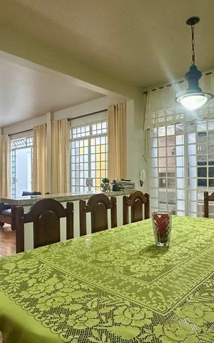 Casa à venda com 321m², 4 quartos e 4 vagas Casa à venda com 321m², 4 quartos e 4 vagasSala de jantar
