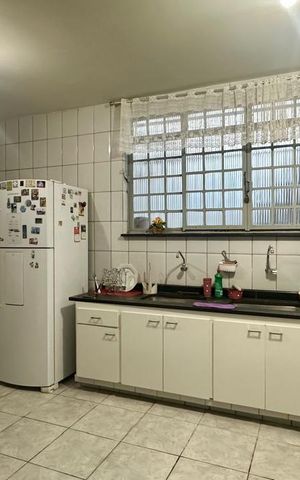Casa à venda com 321m², 4 quartos e 4 vagas Casa à venda com 321m², 4 quartos e 4 vagasCozinha