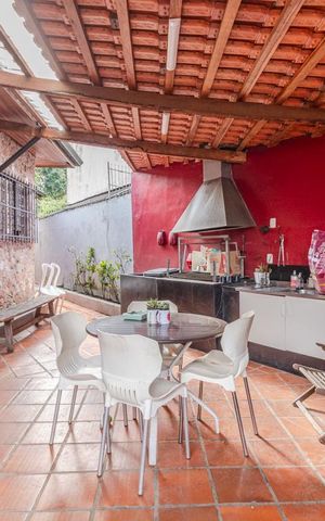 Casa à venda com 200m², 4 quartos e 3 vagasQuintal