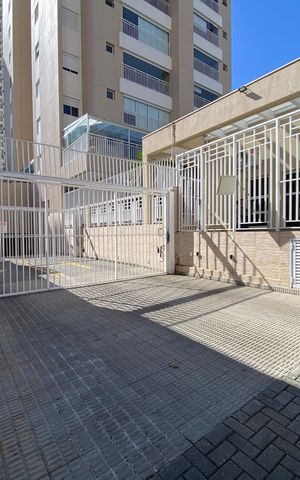 Apartamento à venda com 174m², 3 quartos e 3 vagas Apartamento à venda com 174m², 3 quartos e 3 vagasPlaca