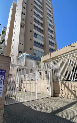 Apartamento à venda com 174m², 3 quartos e 3 vagas Apartamento à venda com 174m², 3 quartos e 3 vagasPlaca