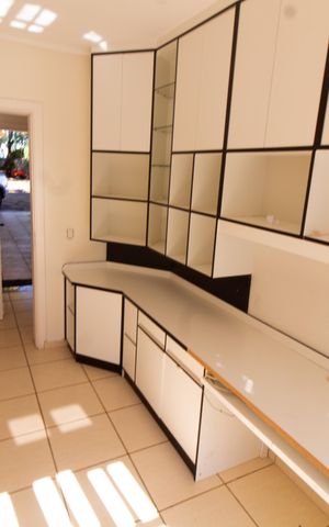 Casa de condomínio à venda com 275m², 4 quartos e 4 vagas Casa de condomínio à venda com 275m², 4 quartos e 4 vagasEscritório