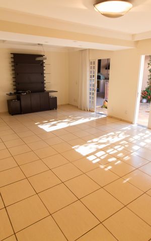 Casa de condomínio à venda com 275m², 4 quartos e 4 vagas Casa de condomínio à venda com 275m², 4 quartos e 4 vagasSala