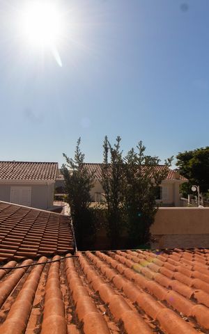 Casa de condomínio à venda com 275m², 4 quartos e 4 vagas Casa de condomínio à venda com 275m², 4 quartos e 4 vagasVista/Suite 2