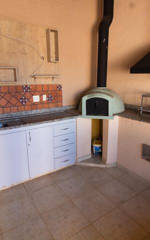 Casa de condomínio à venda com 275m², 4 quartos e 4 vagas Casa de condomínio à venda com 275m², 4 quartos e 4 vagasÁrea Gourmet