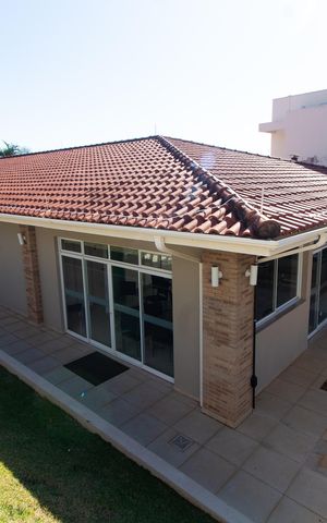 Casa de condomínio à venda com 275m², 4 quartos e 4 vagas Casa de condomínio à venda com 275m², 4 quartos e 4 vagasArea comum