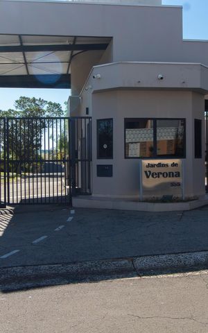 Casa de condomínio à venda com 275m², 4 quartos e 4 vagas Casa de condomínio à venda com 275m², 4 quartos e 4 vagasFachada do Condomínio
