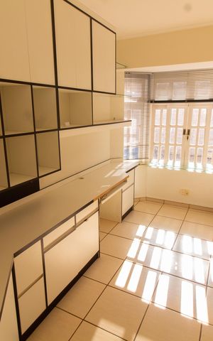 Casa de condomínio à venda com 275m², 4 quartos e 4 vagas Casa de condomínio à venda com 275m², 4 quartos e 4 vagasEscritório