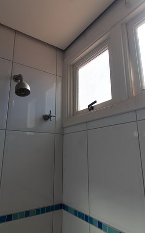 Casa de condomínio à venda com 275m², 4 quartos e 4 vagas Casa de condomínio à venda com 275m², 4 quartos e 4 vagasBanheiro/ Suite 2