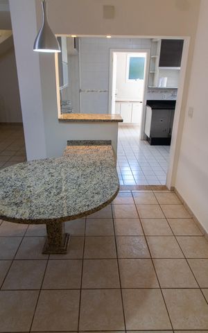 Casa de condomínio à venda com 275m², 4 quartos e 4 vagas Casa de condomínio à venda com 275m², 4 quartos e 4 vagasCozinha