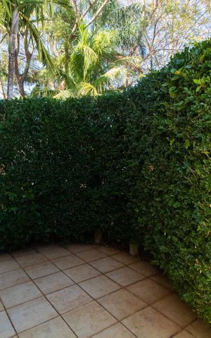 Casa de condomínio à venda com 275m², 4 quartos e 4 vagas Casa de condomínio à venda com 275m², 4 quartos e 4 vagasÁrea de Serviço