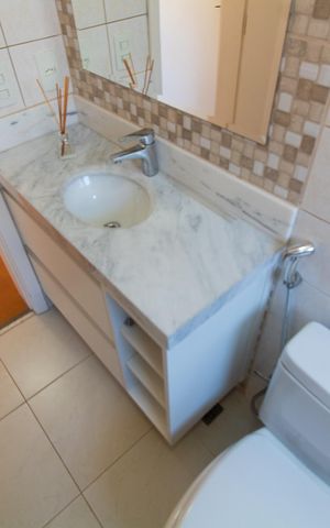 Casa de condomínio à venda com 275m², 4 quartos e 4 vagas Casa de condomínio à venda com 275m², 4 quartos e 4 vagasBanheiro Social