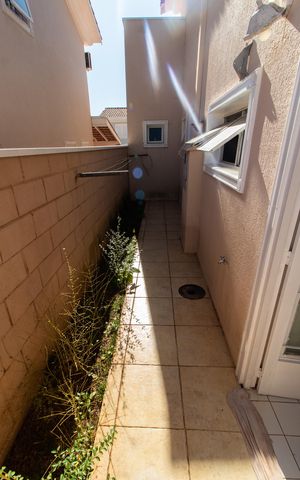 Casa de condomínio à venda com 275m², 4 quartos e 4 vagas Casa de condomínio à venda com 275m², 4 quartos e 4 vagasÁrea de Serviço