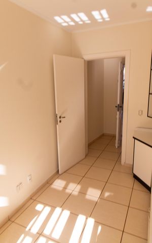 Casa de condomínio à venda com 275m², 4 quartos e 4 vagas Casa de condomínio à venda com 275m², 4 quartos e 4 vagasEscritório