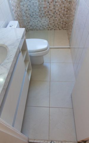 Casa de condomínio à venda com 275m², 4 quartos e 4 vagas Casa de condomínio à venda com 275m², 4 quartos e 4 vagasBanheiro Social