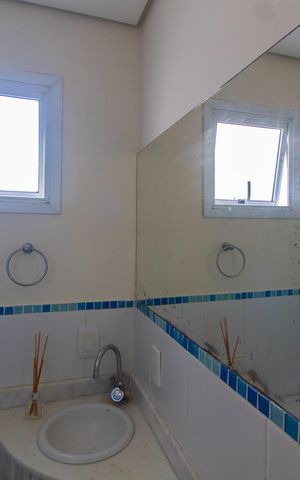 Casa de condomínio à venda com 275m², 4 quartos e 4 vagas Casa de condomínio à venda com 275m², 4 quartos e 4 vagas Banheiro da Suite