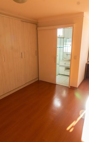 Casa de condomínio à venda com 275m², 4 quartos e 4 vagas Casa de condomínio à venda com 275m², 4 quartos e 4 vagas Suite 2