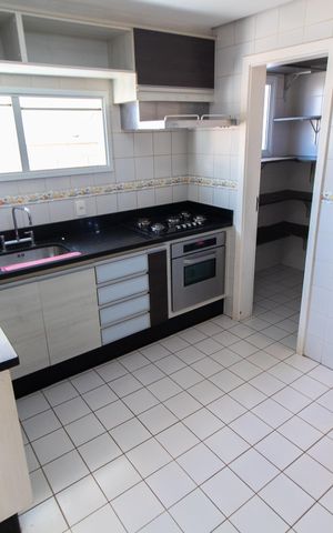 Casa de condomínio à venda com 275m², 4 quartos e 4 vagas Casa de condomínio à venda com 275m², 4 quartos e 4 vagasCozinha