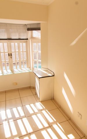 Casa de condomínio à venda com 275m², 4 quartos e 4 vagas Casa de condomínio à venda com 275m², 4 quartos e 4 vagasEscritório