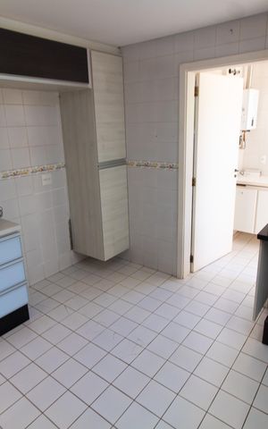 Casa de condomínio à venda com 275m², 4 quartos e 4 vagas Casa de condomínio à venda com 275m², 4 quartos e 4 vagasCozinha