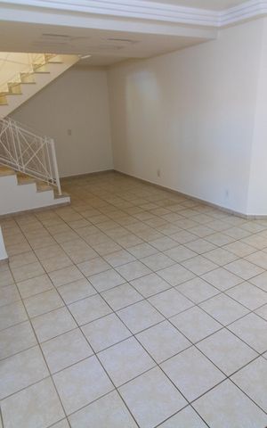 Casa de condomínio à venda com 275m², 4 quartos e 4 vagas Casa de condomínio à venda com 275m², 4 quartos e 4 vagasSala de TV