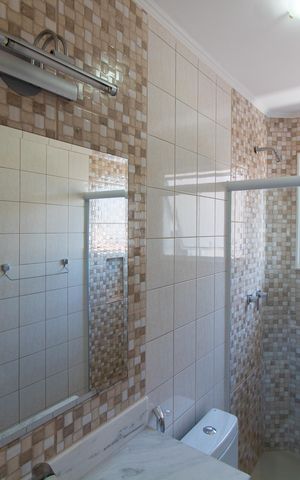 Casa de condomínio à venda com 275m², 4 quartos e 4 vagas Casa de condomínio à venda com 275m², 4 quartos e 4 vagasBanheiro Social