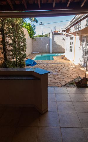 Casa de condomínio à venda com 275m², 4 quartos e 4 vagas Casa de condomínio à venda com 275m², 4 quartos e 4 vagasÁrea Gourmet