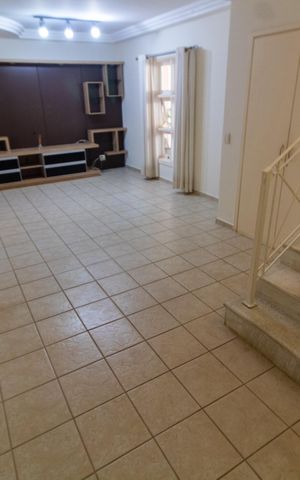 Casa de condomínio à venda com 275m², 4 quartos e 4 vagas Casa de condomínio à venda com 275m², 4 quartos e 4 vagasSala de TV