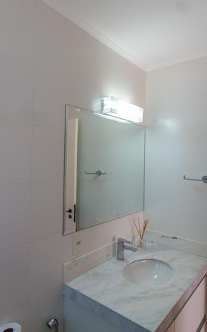 Casa de condomínio à venda com 275m², 4 quartos e 4 vagas Casa de condomínio à venda com 275m², 4 quartos e 4 vagasBanheiro/Suite 3
