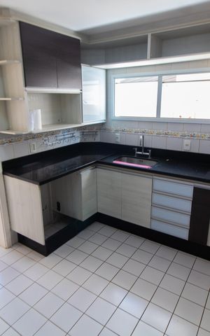 Casa de condomínio à venda com 275m², 4 quartos e 4 vagas Casa de condomínio à venda com 275m², 4 quartos e 4 vagasCozinha