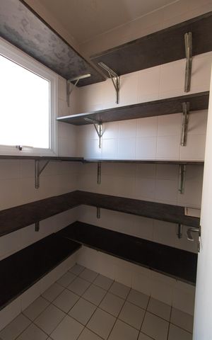 Casa de condomínio à venda com 275m², 4 quartos e 4 vagas Casa de condomínio à venda com 275m², 4 quartos e 4 vagasDespensa