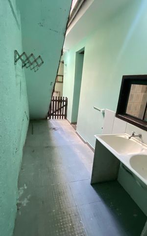 Casa à venda com 280m², 5 quartos e 1 vaga Casa à venda com 280m², 5 quartos e 1 vagaArea de Serviço
