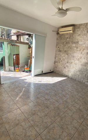 Casa à venda com 280m², 5 quartos e 1 vaga Casa à venda com 280m², 5 quartos e 1 vagaSala