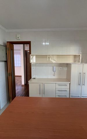 Casa de condomínio à venda com 137m², 4 quartos e 5 vagas Casa de condomínio à venda com 137m², 4 quartos e 5 vagasCozinha
