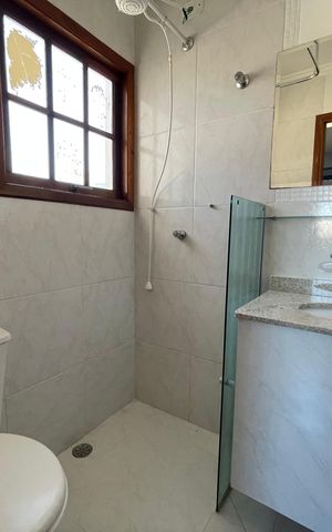 Casa de condomínio à venda com 137m², 4 quartos e 5 vagas Casa de condomínio à venda com 137m², 4 quartos e 5 vagasBanheiro 3