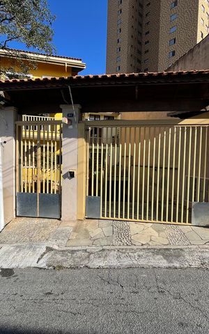 Casa de condomínio à venda com 137m², 4 quartos e 5 vagas Casa de condomínio à venda com 137m², 4 quartos e 5 vagasFachada