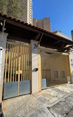Casa de condomínio à venda com 137m², 4 quartos e 5 vagas Casa de condomínio à venda com 137m², 4 quartos e 5 vagasFachada
