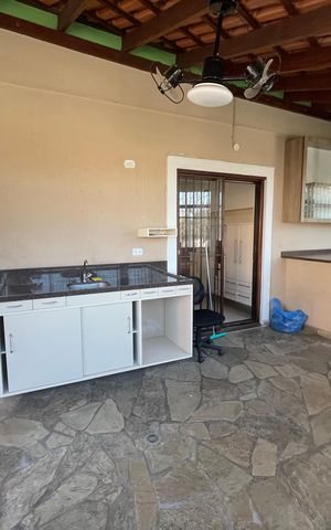 Casa de condomínio à venda com 137m², 4 quartos e 5 vagas Casa de condomínio à venda com 137m², 4 quartos e 5 vagasEntrada