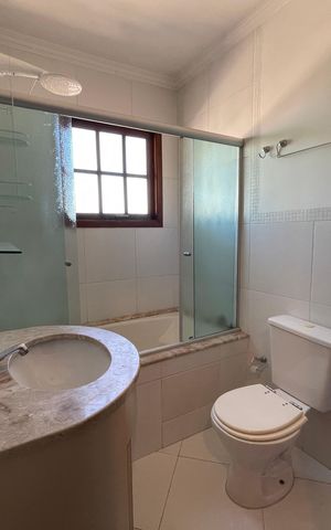 Casa de condomínio à venda com 137m², 4 quartos e 5 vagas Casa de condomínio à venda com 137m², 4 quartos e 5 vagasBanheiro 1