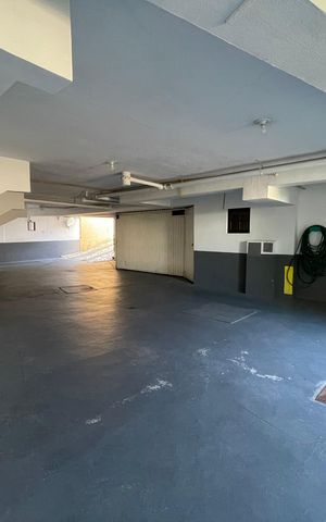 Casa de condomínio à venda com 137m², 4 quartos e 5 vagas Casa de condomínio à venda com 137m², 4 quartos e 5 vagasGaragem