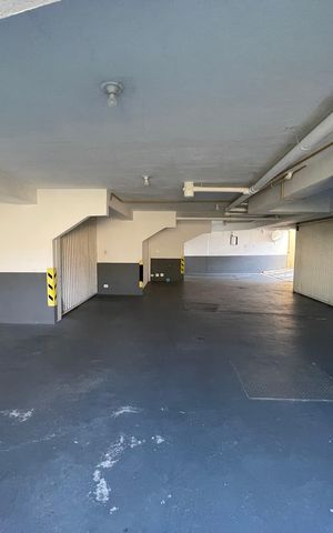 Casa de condomínio à venda com 137m², 4 quartos e 5 vagas Casa de condomínio à venda com 137m², 4 quartos e 5 vagasGaragem