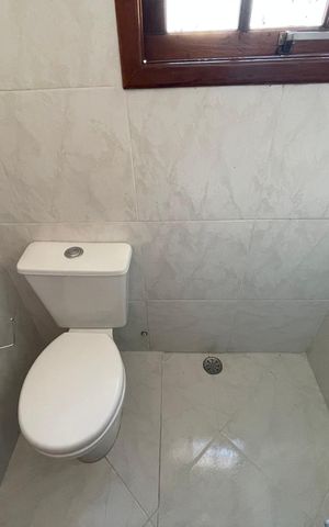 Casa de condomínio à venda com 137m², 4 quartos e 5 vagas Casa de condomínio à venda com 137m², 4 quartos e 5 vagasBanheiro 3