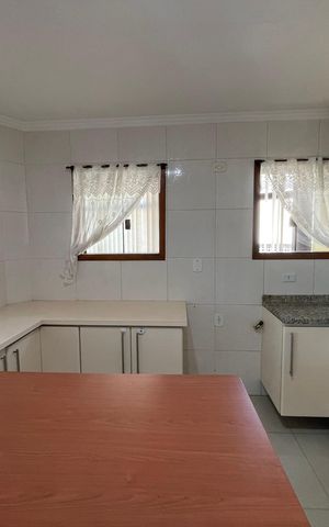 Casa de condomínio à venda com 137m², 4 quartos e 5 vagas Casa de condomínio à venda com 137m², 4 quartos e 5 vagasCozinha