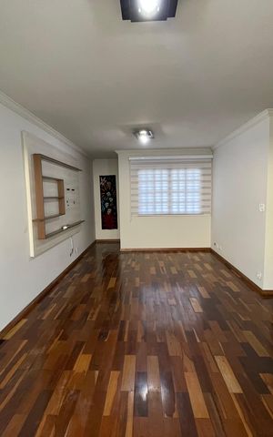 Casa de condomínio à venda com 137m², 4 quartos e 5 vagas Casa de condomínio à venda com 137m², 4 quartos e 5 vagasSala