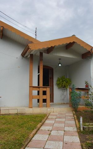 Casa à venda com 116m², 3 quartos e 2 vagasFachada